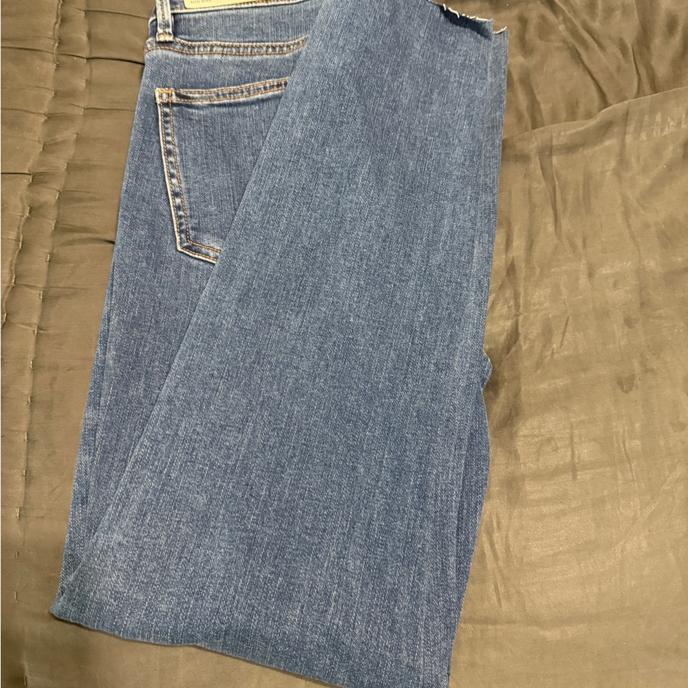 NWT Ann Taylor Skinny raw edge jeans. Size 8